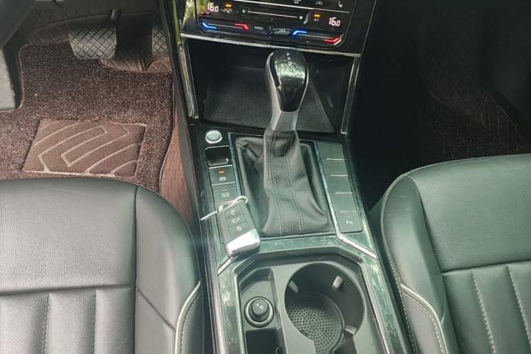 Used Volkswagen Passat 2022 330TSI Elite Edition Custom Version Gear Lever