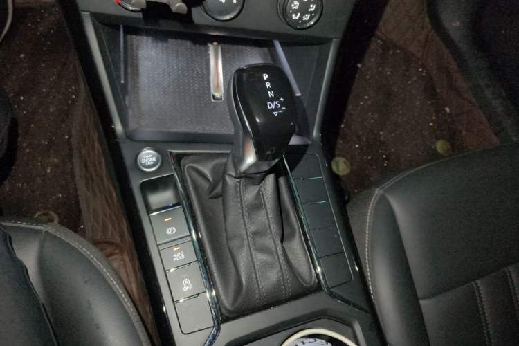 Used Volkswagen Passat 2022 280TSI Business Edition Gear Lever