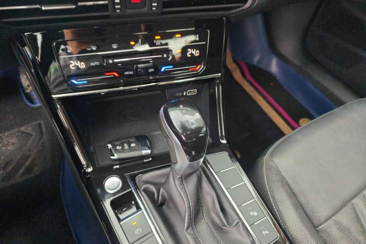 Used Volkswagen Passat 2022 330TSI Luxury Edition Gear Lever