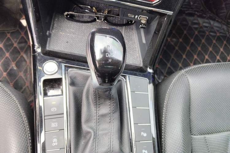 Used Volkswagen Passat 2022 330TSI Luxury Edition Gear Lever