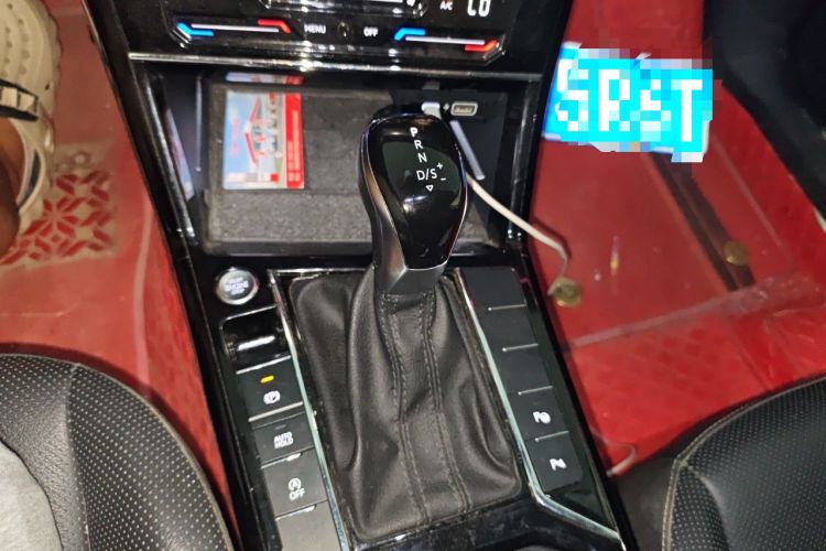 Used Volkswagen Passat 2022 330TSI Luxury Edition Gear Lever