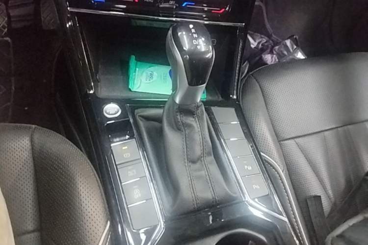 Used Volkswagen Passat 2022 330TSI Starry Luxury Edition Gear Lever