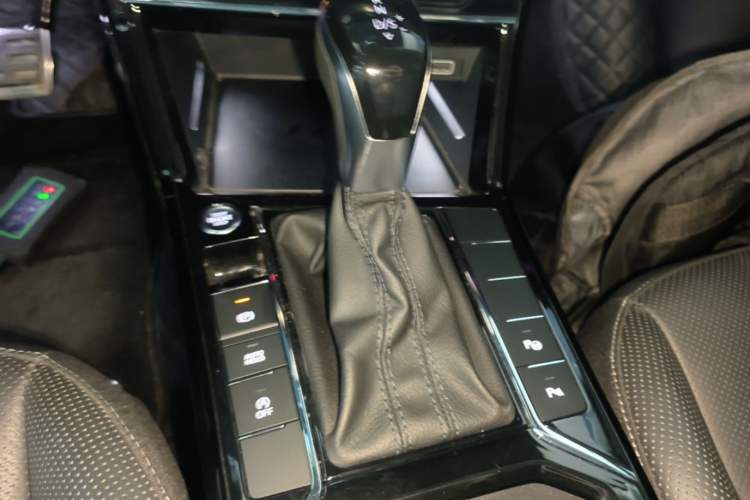 Used Volkswagen Passat 2022 330TSI Luxury Edition Gear Lever