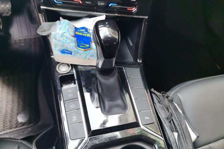 Used Volkswagen Passat 2022 330TSI Starry Luxury Edition Gear Lever