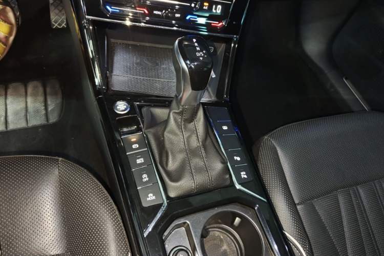 Used Volkswagen Passat 2022 380TSI Flagship Edition Gear Lever
