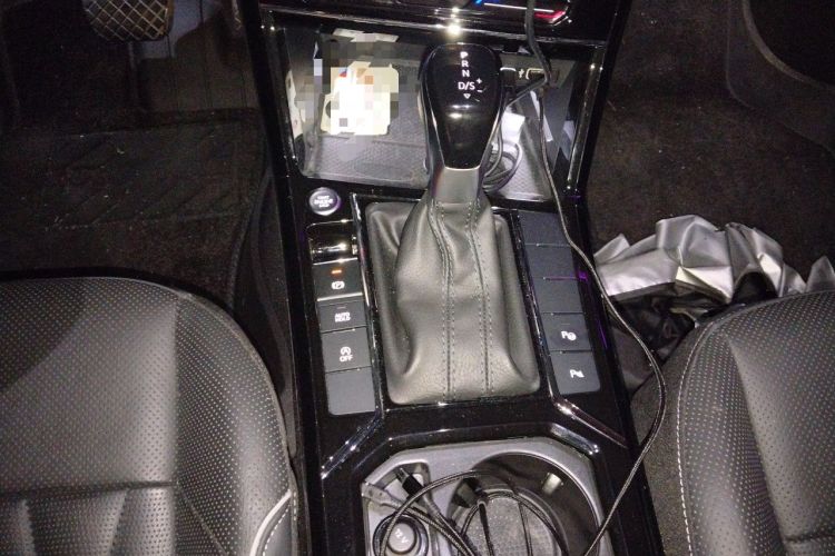 Used Volkswagen Passat 2022 330TSI Luxury Edition Gear Lever