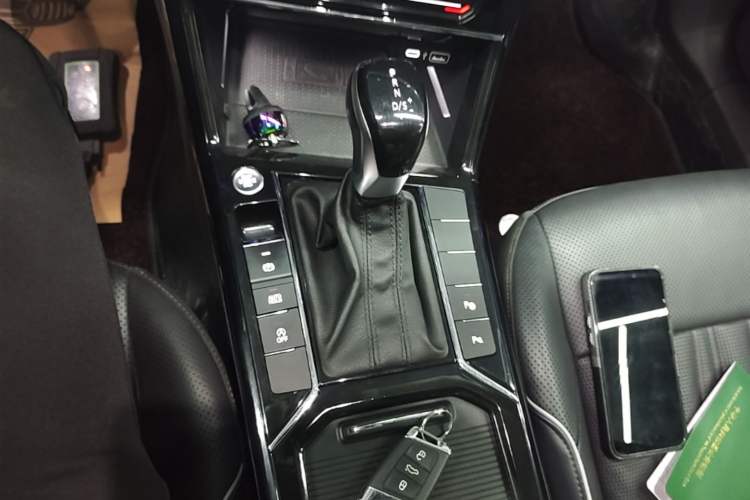 Used Volkswagen Passat 2022 330TSI Luxury Edition Custom Version Gear Lever