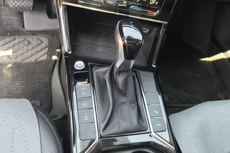 Used Volkswagen Passat 2022 380TSI Luxury Edition Gear Lever