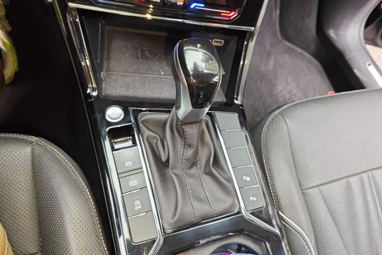 Used Volkswagen Passat 2022 330TSI Starry Luxury Edition Gear Lever