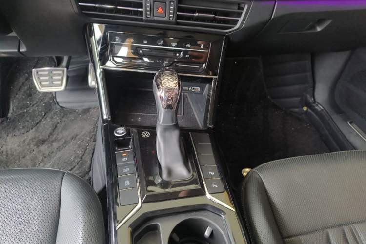 Used Volkswagen Passat 2022 330TSI Luxury Edition Gear Lever