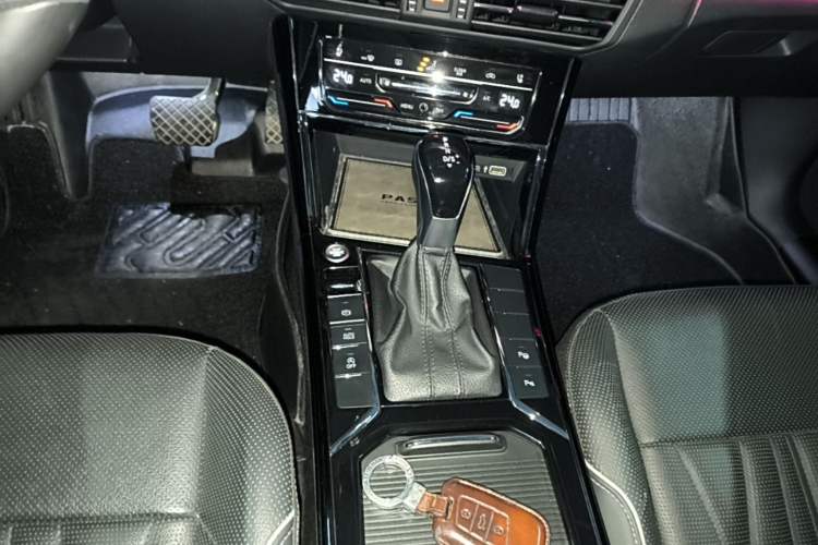 Used Volkswagen Passat 2022 330TSI Luxury Edition Gear Lever