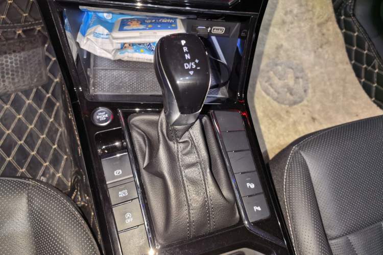 Used Volkswagen Passat 2022 330TSI Starry Luxury Edition Gear Lever