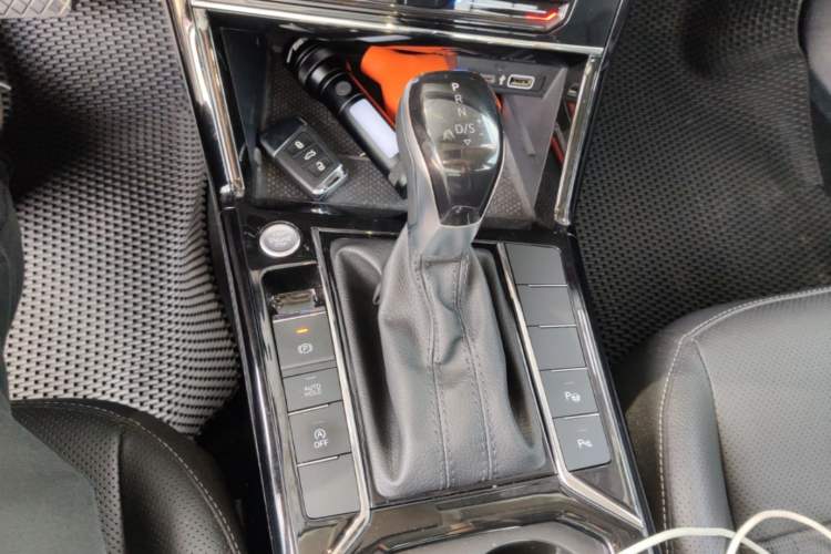 Used Volkswagen Passat 2022 330TSI Luxury Edition Gear Lever