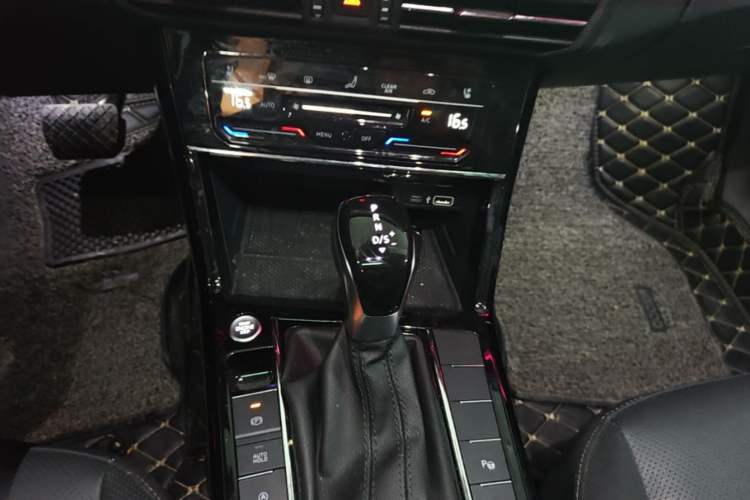 Used Volkswagen Passat 2022 330TSI Starry Luxury Edition Gear Lever