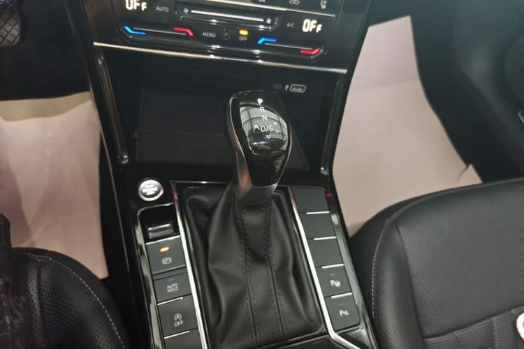 Used Volkswagen Passat 2022 330TSI Luxury Edition Gear Lever