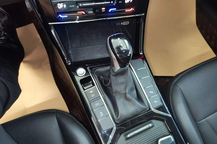 Used Volkswagen Passat 2022 330TSI Luxury Edition Gear Lever