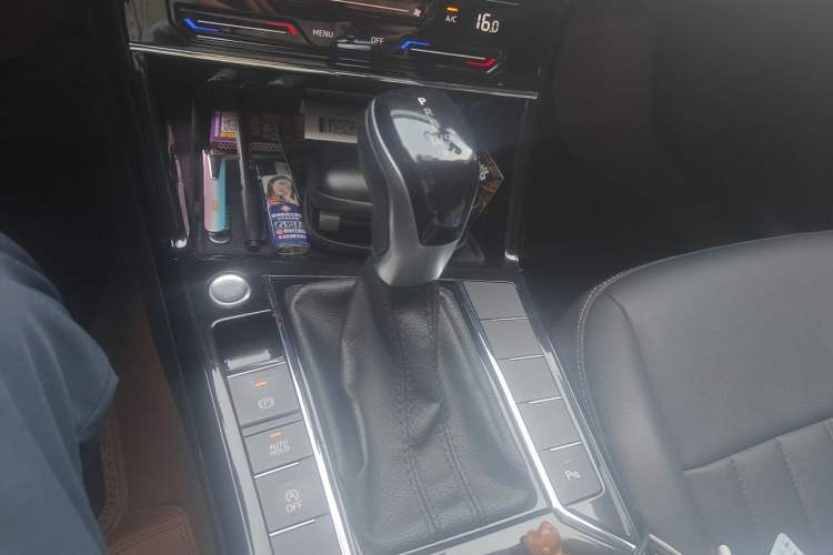 Used Volkswagen Passat 2022 280TSI Elite Edition Gear Lever