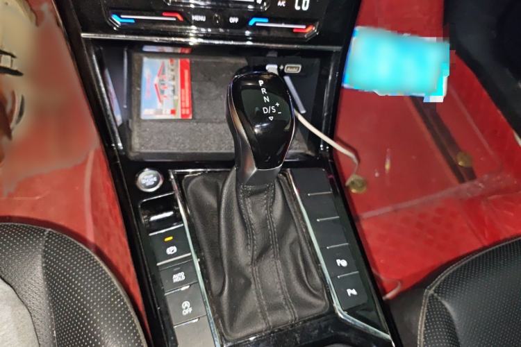 Used Volkswagen Passat 2022 330TSI Luxury Edition Gear Lever