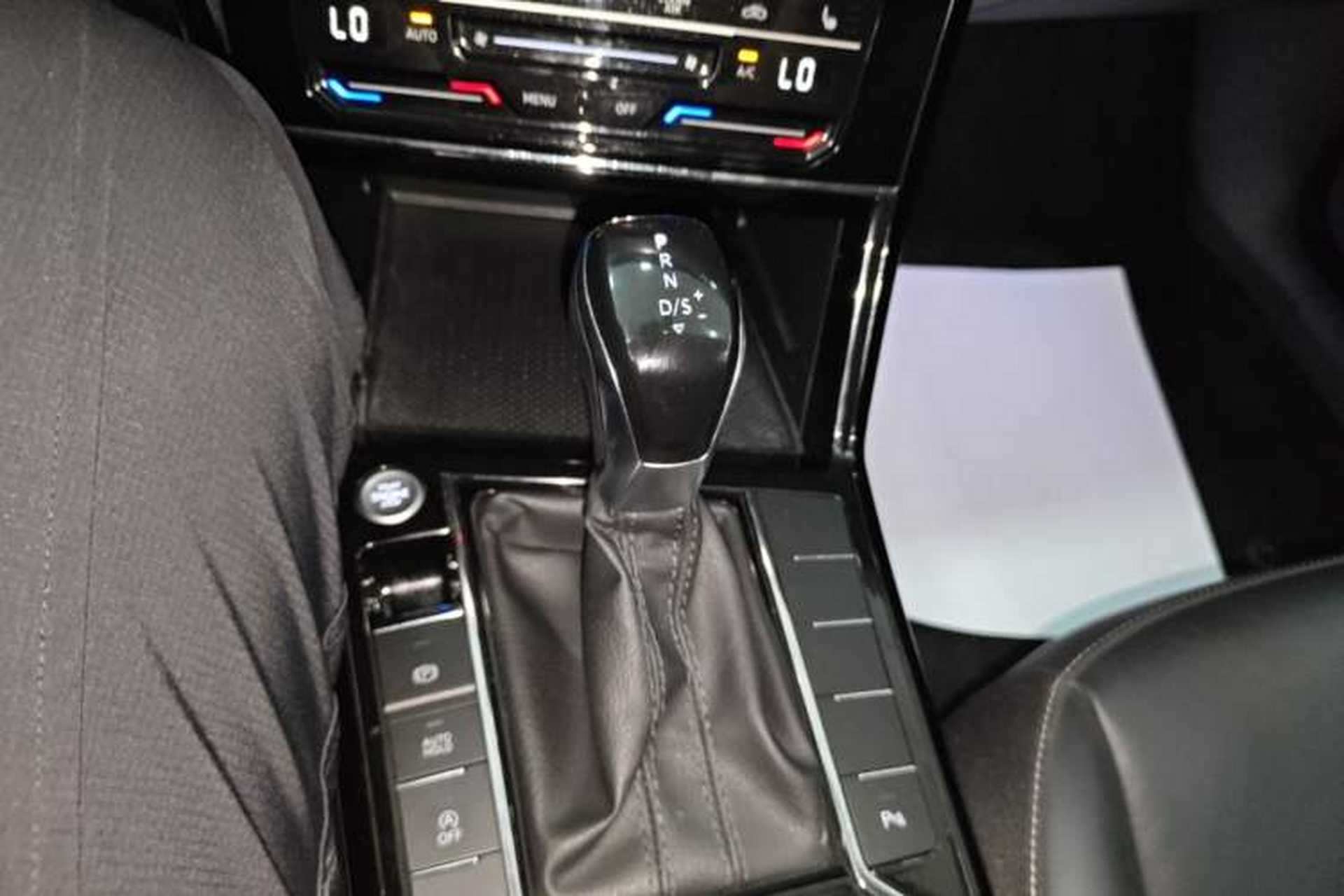 Used Volkswagen Passat 2022 330TSI Starry Elite Edition Gear Lever