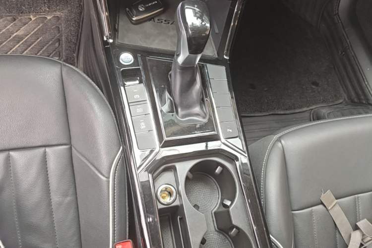 Used Volkswagen Passat 2022 330TSI Starry Elite Edition Gear Lever