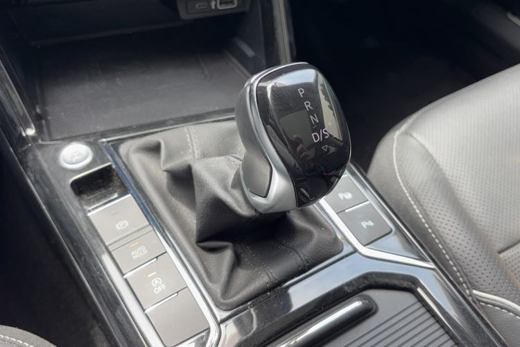 Used Volkswagen Passat 2022 330TSI Starry Luxury Edition Gear Lever