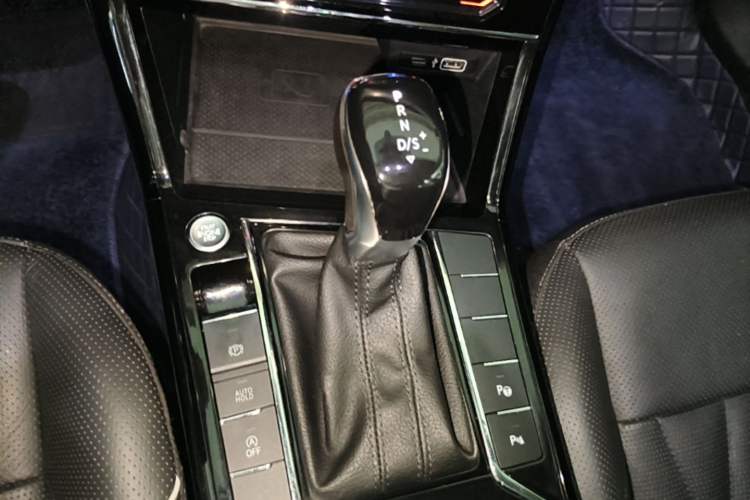 Used Volkswagen Passat 2022 330TSI Starry Luxury Edition Gear Lever