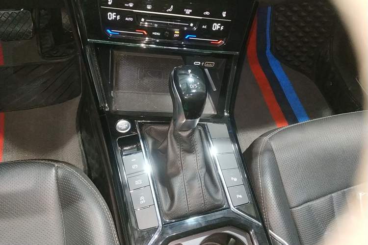Used Volkswagen Passat 2022 330TSI Luxury Edition Gear Lever
