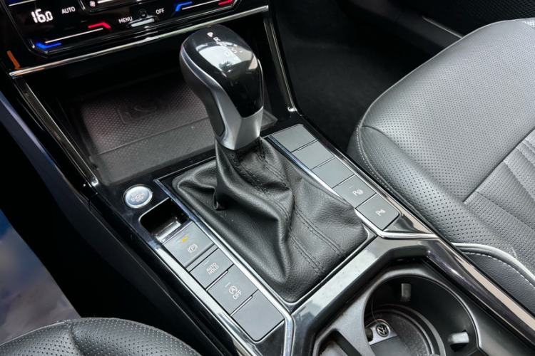 Used Volkswagen Passat 2022 330TSI Starry Luxury Edition Gear Lever