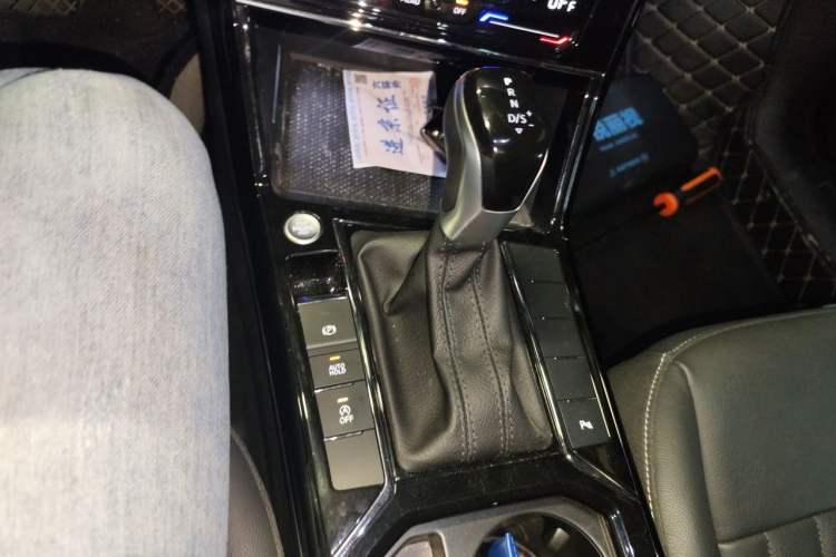 Used Volkswagen Passat 2022 330TSI Elite Edition Gear Lever