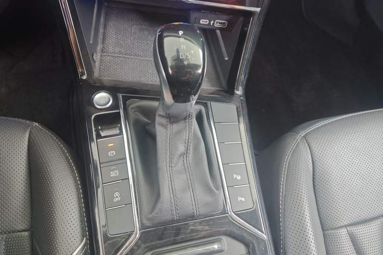 Used Volkswagen Passat 2022 330TSI Luxury Edition Gear Lever