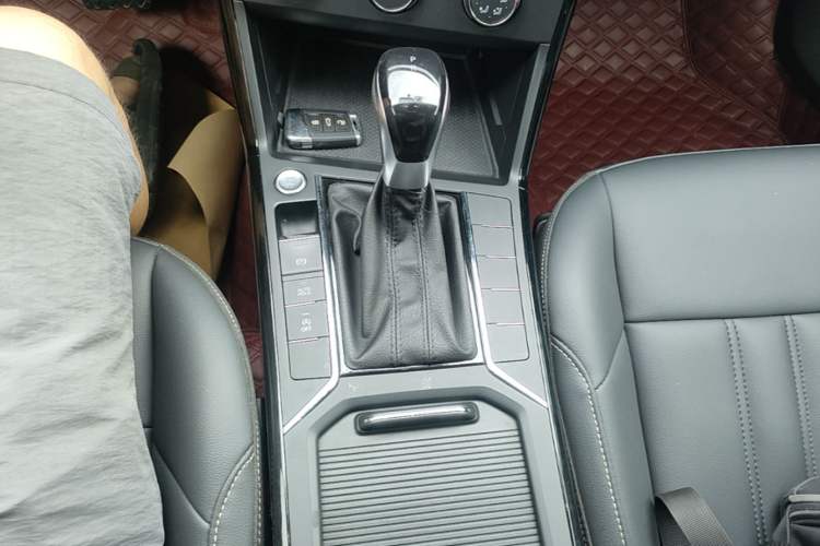Used Volkswagen Passat 2022 280TSI Business Edition Gear Lever