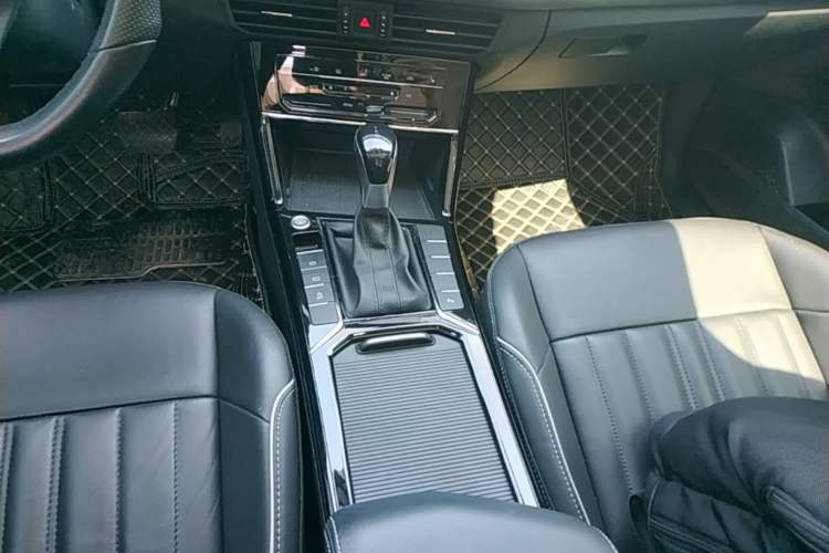 Used Volkswagen Passat 2022 330TSI Elite Edition Gear Lever