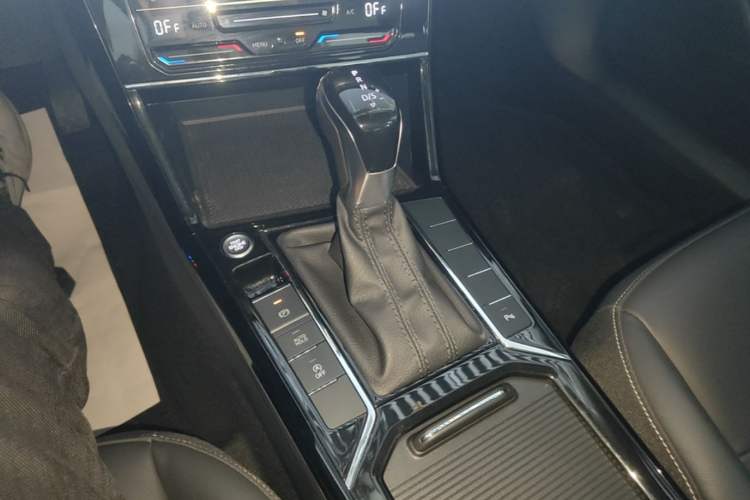 Used Volkswagen Passat 2022 330TSI Elite Edition Gear Lever