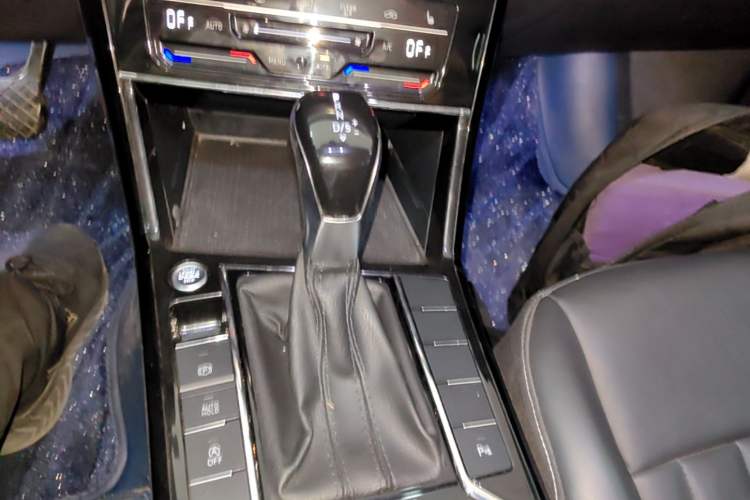 Used Volkswagen Passat 2022 330TSI Starry Elite Edition Gear Lever