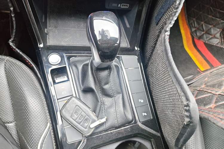 Used Volkswagen Passat 2022 330TSI Luxury Edition Gear Lever
