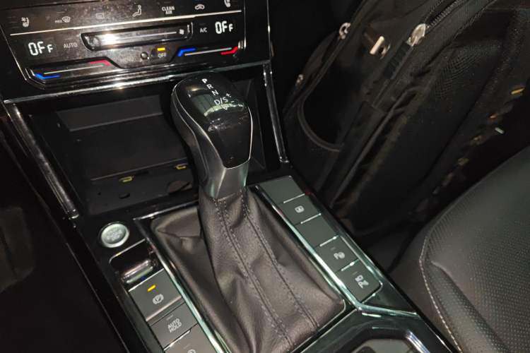 Used Volkswagen Passat 2022 330TSI Starry Luxury Edition Gear Lever