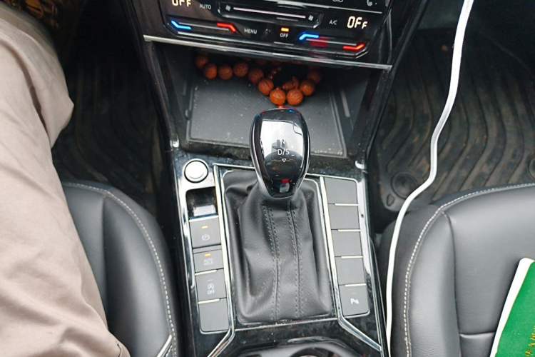 Used Volkswagen Passat 2022 330TSI Elite Edition Gear Lever