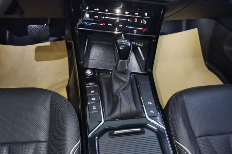 Used Volkswagen Passat 2022 330TSI Starry Luxury Edition Gear Lever
