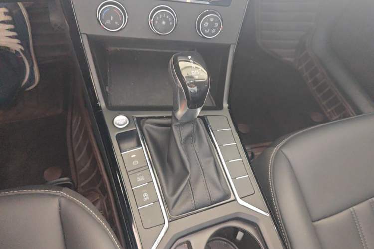 Used Volkswagen Passat 2022 280TSI Business Edition Gear Lever