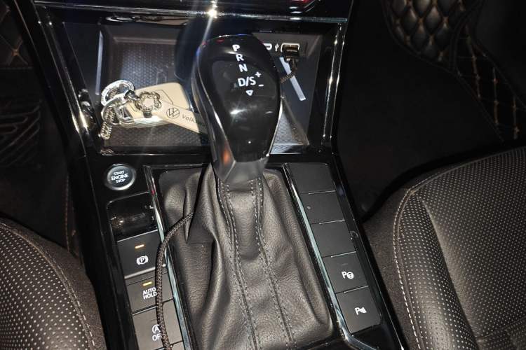 Used Volkswagen Passat 2022 330TSI Starry Luxury Edition Gear Lever