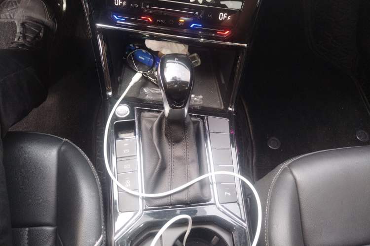 Used Volkswagen Passat 2022 330TSI Elite Edition Gear Lever