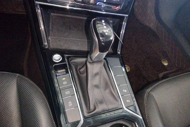 Used Volkswagen Passat 2022 330TSI Luxury Edition Gear Lever
