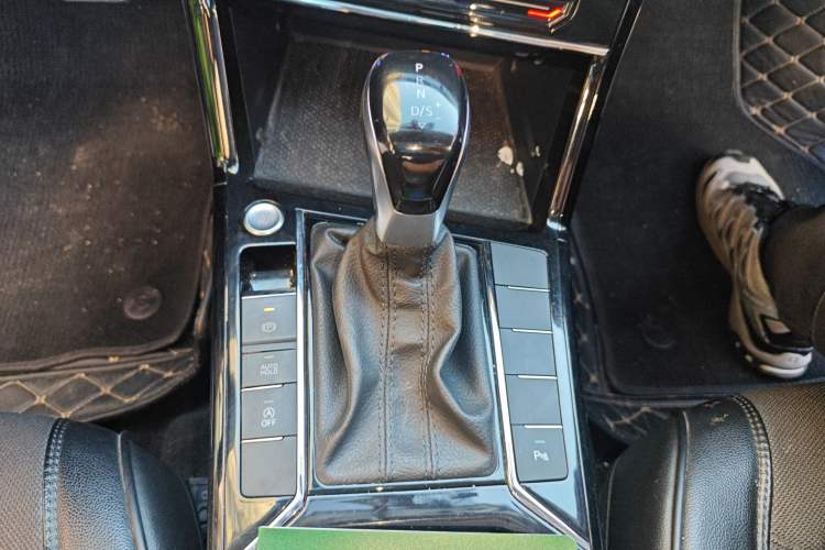 Used Volkswagen Passat 2022 330TSI Elite Edition Gear Lever