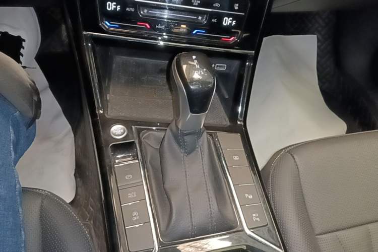Used Volkswagen Passat 2022 330TSI Starry Luxury Edition Gear Lever