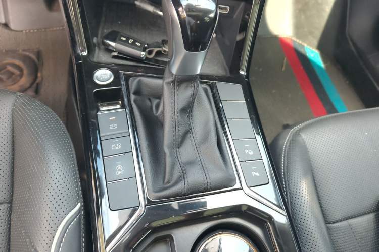 Used Volkswagen Passat 2022 330TSI Luxury Edition Gear Lever