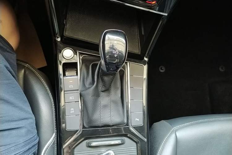 Used Volkswagen Passat 2022 330TSI Elite Edition Gear Lever