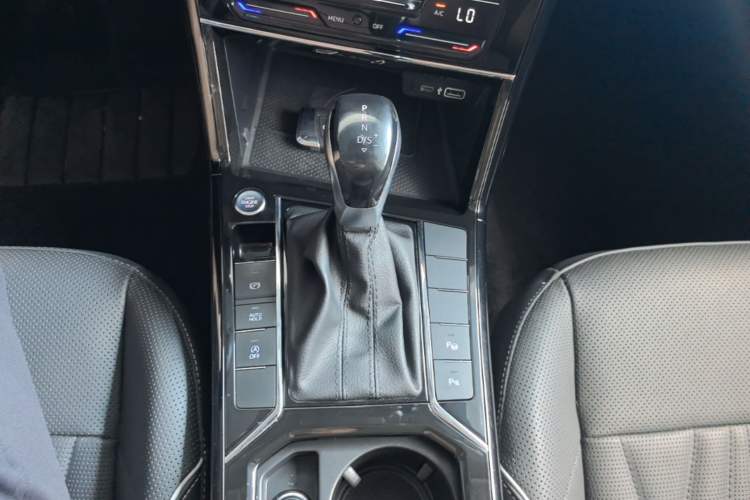 Used Volkswagen Passat 2022 330TSI Starry Luxury Edition Gear Lever