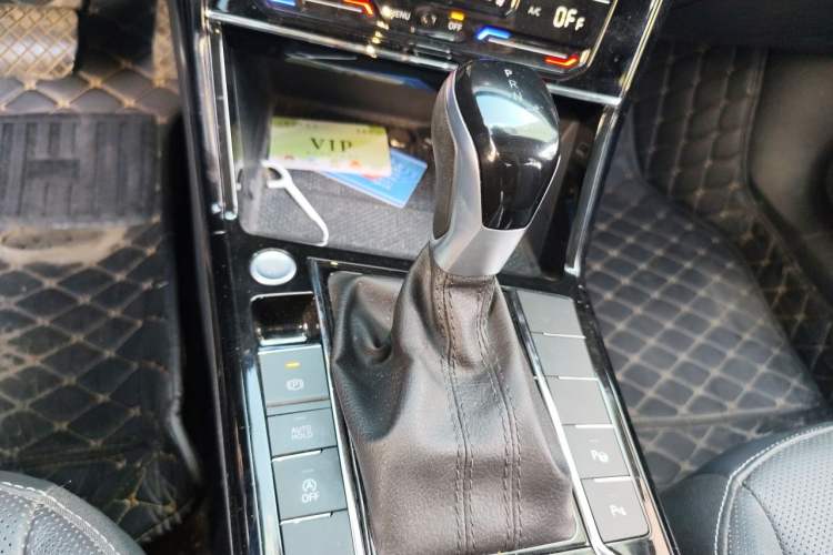 Used Volkswagen Passat 2022 330TSI Luxury Edition Gear Lever