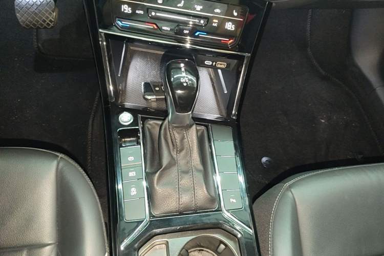 Used Volkswagen Passat 2022 330TSI Elite Edition Gear Lever
