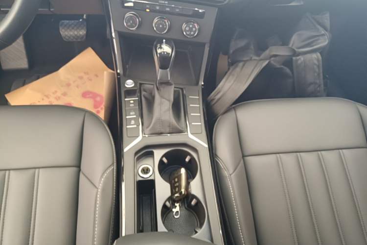 Used Volkswagen Passat 2022 280TSI Business Edition Gear Lever